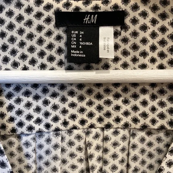 Patterned Blouse - Picture 2 of 8